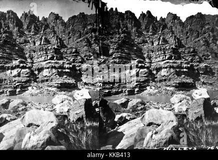 Stereograph von Mille Crag Bend am Fuße des Cataract Canyon und Beginn des schmalen Canyon, Colorado River, Utah. Bild mit freundlicher Genehmigung durch USGS. 1875. Stockfoto