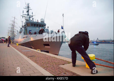 ORP Kormoran, Kormoran II Klasse minehunter, die neueste polnische Marine Schiff, während das Schiff Inbetriebnahme in Gdynia, Polen. 28. November 2017 © Wojcie Stockfoto