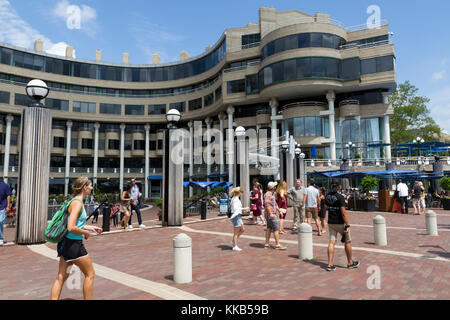 Die Washington Harbour Einkaufszentrum auf dem Potomac River, Georgetown, Washington DC, USA. Stockfoto