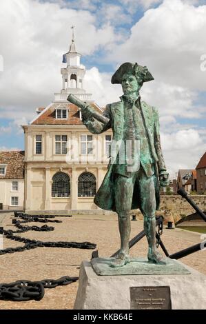 Captian George Vancouver Statue vor dem Zollhaus, Kings Lynn, England. Britische königliche Marine Offizier Nordamerika explorer Stockfoto