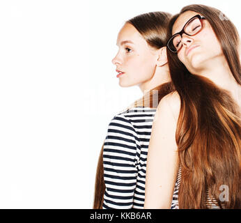 zwei junge Arbeiter isoliert auf weiss, tragen dieselben Kleider in Streifen, Gläser Stockfoto