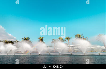 San Pedro, Los Angeles, Kalifornien, USA - 20. September 2017: Die Fanfare Fountains am Gateway Plaza im Hafen von Los Angeles. Stockfoto