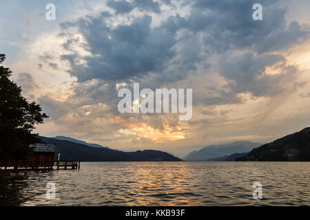 Sonnenuntergang über dem Milstatter See, Österreich Stockfoto