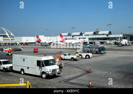 Virgin America Flugzeuge auf der Rollbahn gewartet wird die Vorbereitung für Abflug am Flughafen LAX in Los Angeles, Kalifornien, USA KATHY DEWITT Stockfoto