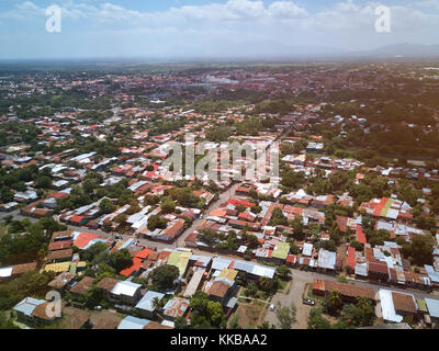 Straßen in Leon Stadt Nicaragua Luftdrohne Ansicht. Reiseziel Nicaragua Stockfoto