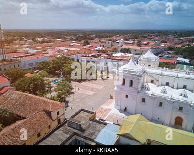 Weiße Kathedrale in Leon Stadt in Nicaragua Luftaufnahme Stockfoto