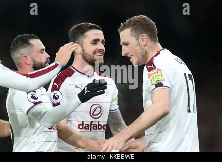 Burnley ist Chris Wood (rechts) feiert ersten Ziel seiner Seite des Spiels zählen während der Premier League Match an der Vitalität Stadium, Bournemouth. Stockfoto