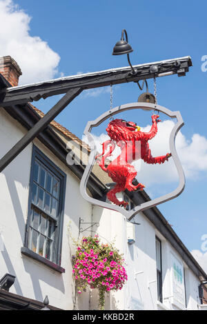 Pub unterzeichnen, das 15. Jahrhundert Red Lion Inn, High Street, Billericay, Essex, England, Vereinigtes Königreich Stockfoto