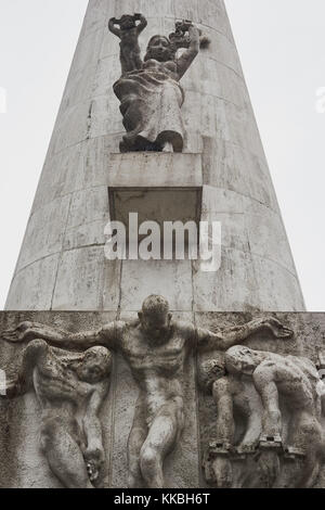 National Monument ein WW2 Memorial von BTF Oud (1956) am Dam Platz, Amsterdam, Holland. Stockfoto