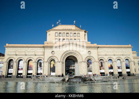 Yerevan, Armenien - Oktober 8, 2017: das Gebäude der National Gallery und Museum der Geschichte von Armenien auf dem Platz der Republik in Eriwan. Stockfoto