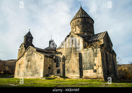 Tegher, Armenien - 14. November 2017: tegher Kloster aus dem 13. Jahrhundert im Dorf tegher, Armenien Stockfoto