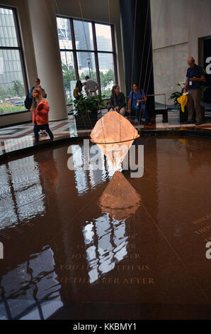 Die elf Tränen Memorial innerhalb der American Express Gebäude am Ground Zero commerates die 11 Mitarbeiter, die im September 2001 starb 11. Stockfoto