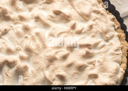 Lemon curd Tarte mit Meringue Stockfoto