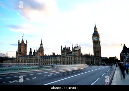 Fotos von London meist rund um die Themse und Westminster mit dem London Eye und die Houses of Parliament in Aussicht über die Landschaft. Stockfoto