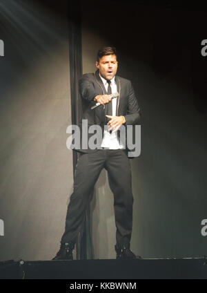 HOLLYWOOD FL - AUGUST 01: Ricky Martin tritt auf der One World Tour im Hard Rock Live im Seminole Hard Rock Hotel & Casino am 1. August 2016 in Hollywood, Florida, auf. Personen: Ricky Martin Stockfoto