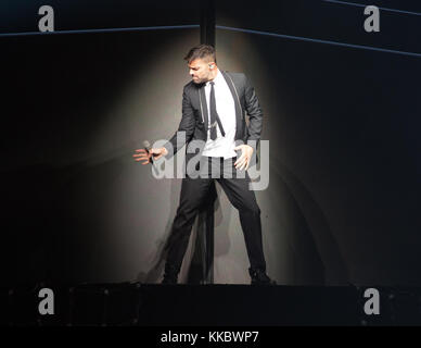 HOLLYWOOD FL - AUGUST 01: Ricky Martin tritt auf der One World Tour im Hard Rock Live im Seminole Hard Rock Hotel & Casino am 1. August 2016 in Hollywood, Florida, auf. Personen: Ricky Martin Stockfoto