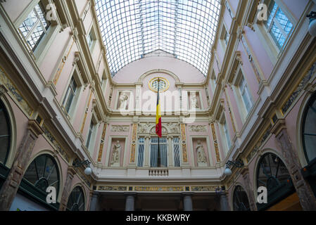 Brüssel, Belgien - 22 April 2017: Die Galeries Royales Saint-Hubert ist ein gläsernes Einkaufspassage in Brüssel, dass andere berühmte vorausgegangen - 19. Jahrhundert Stockfoto