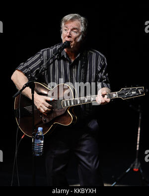 FORT LAUDERDALE, FL - 9. JANUAR: John Benson Sebastian tritt am 9. Januar 2016 im Broward Center in Fort Lauderdale auf. Leute: John Sebastian Stockfoto