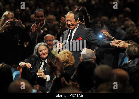 FORT LAUDERDALE, FL - 13. JANUAR: Paul Anka tritt im Broward Center auf. Paul Albert Anka, OC, ist ein kanadischer Sänger, Songwriter und Schauspieler am 13. Januar 2016 in Fort Lauderdale, Florida. Leute: Paul Anka Stockfoto