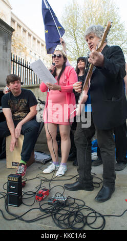 07/04/2017 - Nr. 10 Mahnwache protestieren gegen Brexit in Whitehall, London. Stockfoto