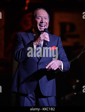 FORT LAUDERDALE, FL - 13. JANUAR: Paul Anka tritt im Broward Center auf. Paul Albert Anka, OC, ist ein kanadischer Sänger, Songwriter und Schauspieler am 13. Januar 2016 in Fort Lauderdale, Florida. Leute: Paul Anka Stockfoto