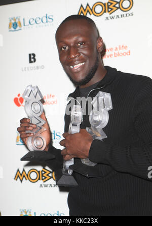 Stormzy mit seinem besten männlichen, Best Album und Best grime Star Awards in der 22 Mobo Awards statt an der Leeds Erste direkte Arena, Clay Pit Lane, Leeds. Stockfoto