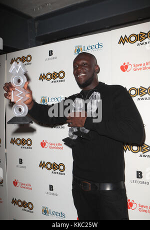 Stormzy mit seinem besten männlichen, Best Album und Best grime Star Awards in der 22 Mobo Awards statt an der Leeds Erste direkte Arena, Clay Pit Lane, Leeds. Stockfoto