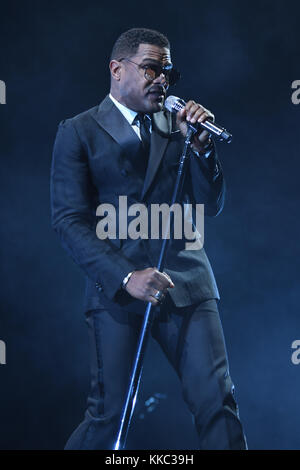 MIAMI, FL - NOVEMBER 29: Maxwell tritt am 29. November 2016 in der AmericanAirlines Arena in Miami Florida auf. Personen: Maxwell Stockfoto