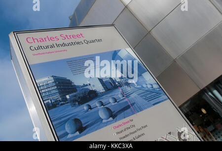 Ein Zeichen und Richtung Board für sheffields kulturellen Viertel in der Charles Street, Sheffield, South Yorkshire, Großbritannien - 13 September 2013 Stockfoto