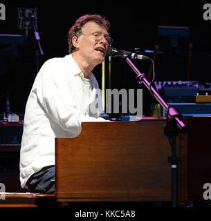 WEST PALM BEACH, FL - 29. JUNI: Steve Winwood tritt am 29. Juni 2016 im Perfect Vodka Amphitheater in West Palm Beach Florida auf Stockfoto