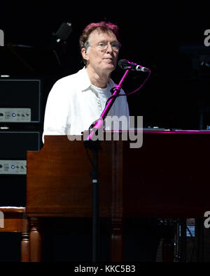 WEST PALM BEACH, FL - 29. JUNI: Steve Winwood tritt am 29. Juni 2016 im Perfect Vodka Amphitheater in West Palm Beach Florida auf Stockfoto