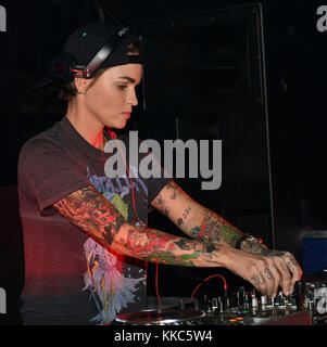 MIAMI BEACH, FL - JANUAR 09: Ruby Rose DJ's bei der großen Eröffnung von Icon Miami am 9. Januar 2016 in Miami, Florida. Personen: Ruby Rose Stockfoto