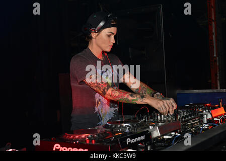 MIAMI BEACH, FL - JANUAR 09: Ruby Rose DJ's bei der großen Eröffnung von Icon Miami am 9. Januar 2016 in Miami, Florida. Personen: Ruby Rose Stockfoto