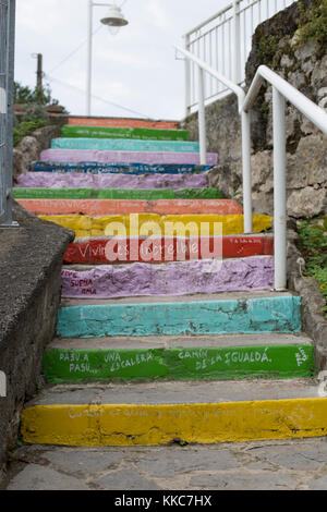 Malerei Treppe mit positiven Nachrichten Stockfoto