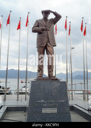 Öffentliche Statue von Mustafa Kemal Atatürk auf der Promenade in Marmaris, Türkei. Stockfoto