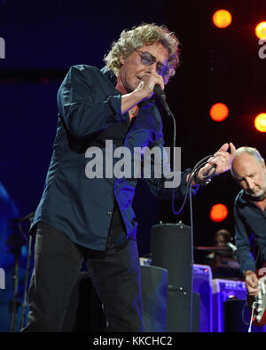 JACKSONVILLE, FL - APRIL 19: Roger Daltrey von The Who tritt am 19 2015. April in der Jacksonville Veterans Memorial Arena in Jacksonville, Florida auf Personen: Roger Daltrey Transmission Ref: MNC5 muss bei Interesse anrufen Michael Storms Storms Media Group Inc. 305-632-3400 - Cell 305-513-5783 - Fax MikeStorm@aol.com Stockfoto