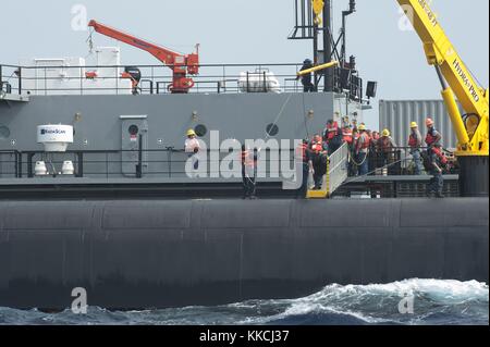 Seeleute aus den USA, auf See, 2012. Bild mit freundlicher Genehmigung von Mass Communication Specialist 1st Class James Kimber/US Navy. Stockfoto