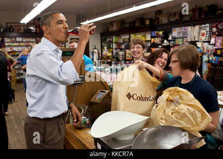 Präsident Barack Obama besucht Mast Gemischtwarenladen in Boone, NC, bei einem Stopp auf der American Jobs Act Bustour, 17. Oktober 2011. Stockfoto