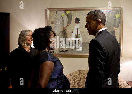 Juli 15, 2011 "eine der größten poignant Tage des Jahres war, als Ruby Bridges das Weiße Haus besucht. ruby ist das Mädchen in der berühmten Norman Rockwell Malerei dargestellt, "das Problem, das wir alle mit Live', die ruby schildert, wie sie begleitet wird auf dem Gericht zu Schule - bestellt am ersten Tag der integrierten Schulen in New Orleans im Jahre 1960. Wenn die Norman Rockwell Museum der Malerei das Weiße Haus für kurze Zeit ausgeliehen, der Präsident lud ruby das Gemälde zu sehen, während es auf der Anzeige außerhalb des Oval Office war." Stockfoto