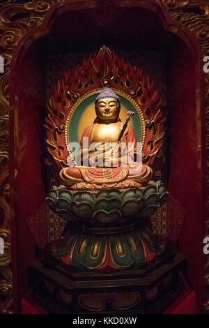 Buddha Statuen des Buddha Zahns Tempel und Museum in Chinatown, Singapur Stockfoto