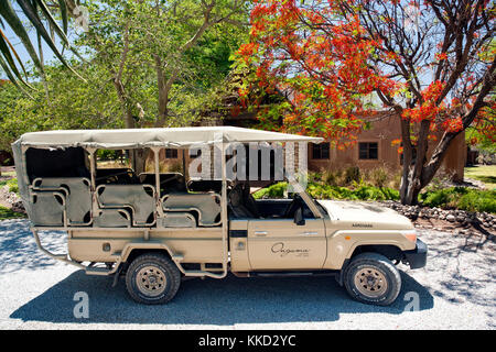 Safari Fahrzeug auf onguma Bush Camp, onguma Game Reserve, Namibia, Afrika Stockfoto