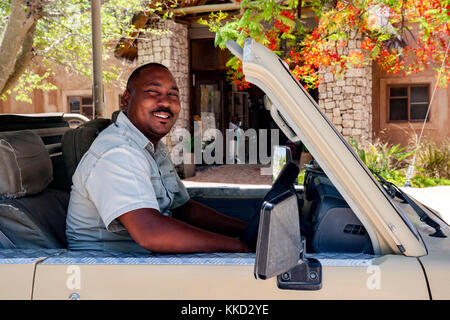 Safari Guide auf onguma Bush Camp, onguma Game Reserve, Namibia, Afrika Stockfoto