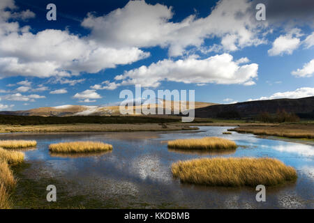 Brecon Beacons, Wales, Großbritannien mit Pen y Fan und Mais Du Gipfel mit Schnee bedeckt Stockfoto