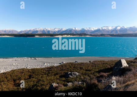 Parorama des Tasman River, der durch das weite Tasman Valley mit flachem Boden in den südlichen Alpen, Südinsel, Neuseeland fließt Stockfoto