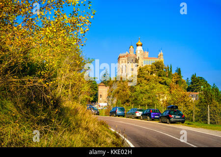 Ein strassenrand Herbst Schloss in emialia Romagna genannt Rocchetta mattei in der Provinz Bologna, Italien, 1. November 2016 Stockfoto