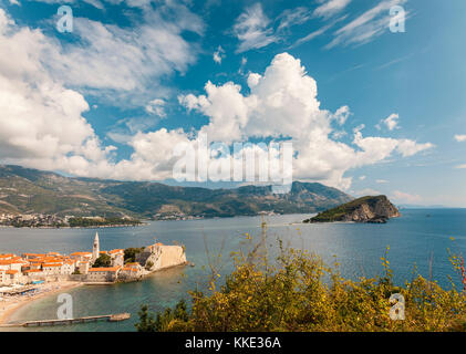 Luftaufnahme von Budva und die umliegende Landschaft, Montenegro. Stockfoto