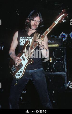 LONG ISLAND, NY MÄRZ 4,1988: Ian Fraser 'Lemmy' Kilmister von Motorhead tritt am 4. März 1988 in Long Island, New York, auf. Personen: Lemmy Kilmister Stockfoto