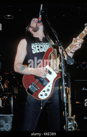 LONG ISLAND, NY MÄRZ 4,1988: Ian Fraser 'Lemmy' Kilmister von Motorhead tritt am 4. März 1988 in Long Island, New York, auf. Personen: Lemmy Kilmister Stockfoto