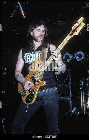 LONG ISLAND, NY MÄRZ 4,1988: Ian Fraser 'Lemmy' Kilmister von Motorhead tritt am 4. März 1988 in Long Island, New York, auf. Personen: Lemmy Kilmister Stockfoto