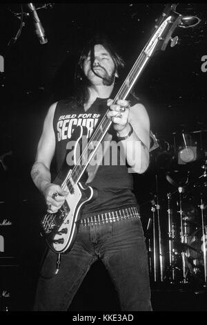 LONG ISLAND, NY MÄRZ 4,1988: Ian Fraser 'Lemmy' Kilmister von Motorhead tritt am 4. März 1988 in Long Island, New York, auf. Personen: Lemmy Kilmister Stockfoto